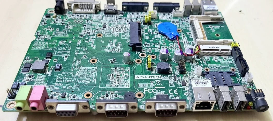 Advantech ARK-DS520 Digital Signage Computer – front view