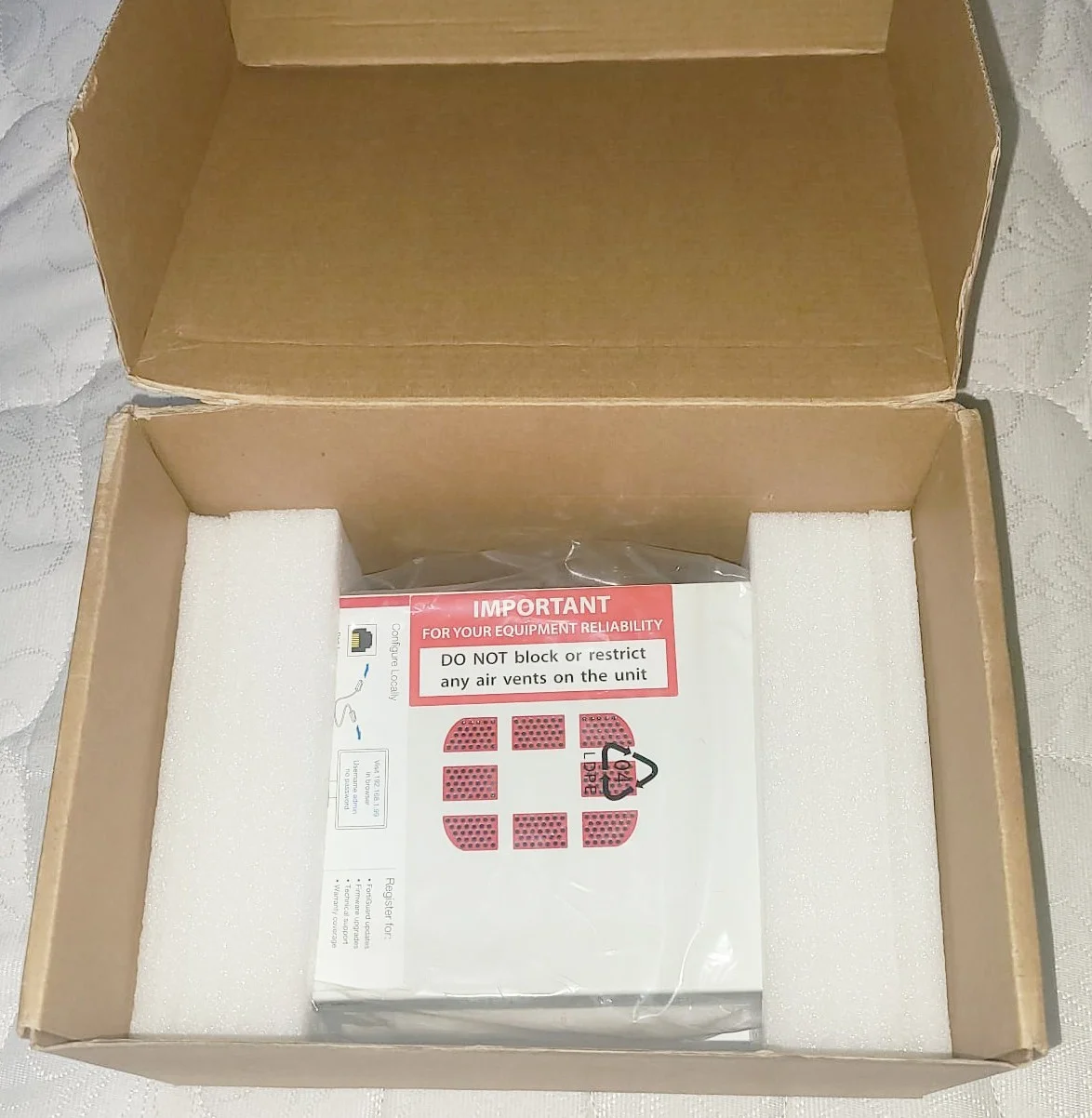 Fortinet FortiGate 50E Netzwerk-Sicherheitsfirewall P17464-03-03 – Vorderansicht