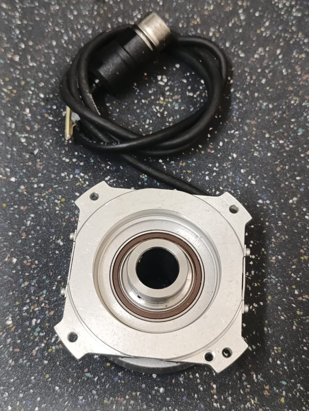 HEIDENHAIN Encoder ECN 225 2048 03S17-7V ID 536 300-03