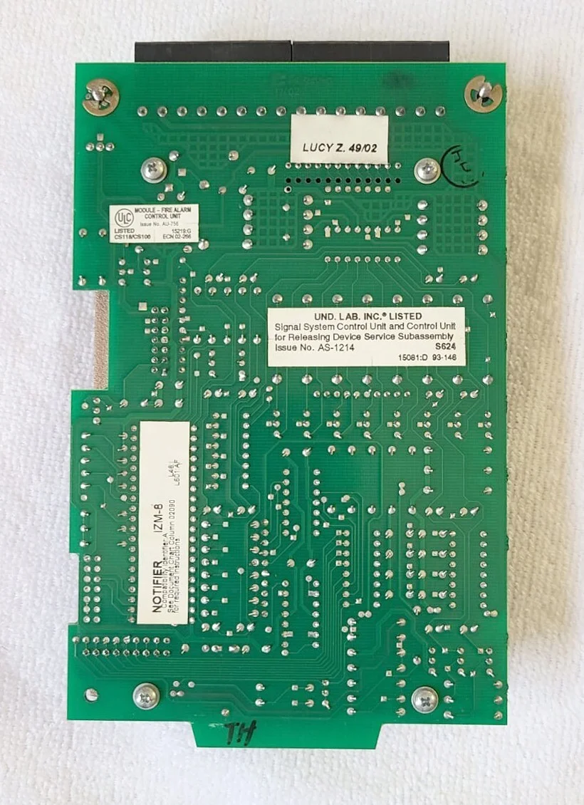 Notifier IZM-8 Brandmelde-Zonenmodul – Vorderansicht