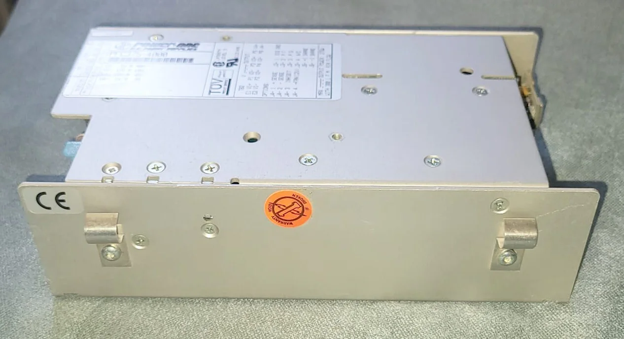 Power One PFC375-4000 Netzteil – Vorderansicht