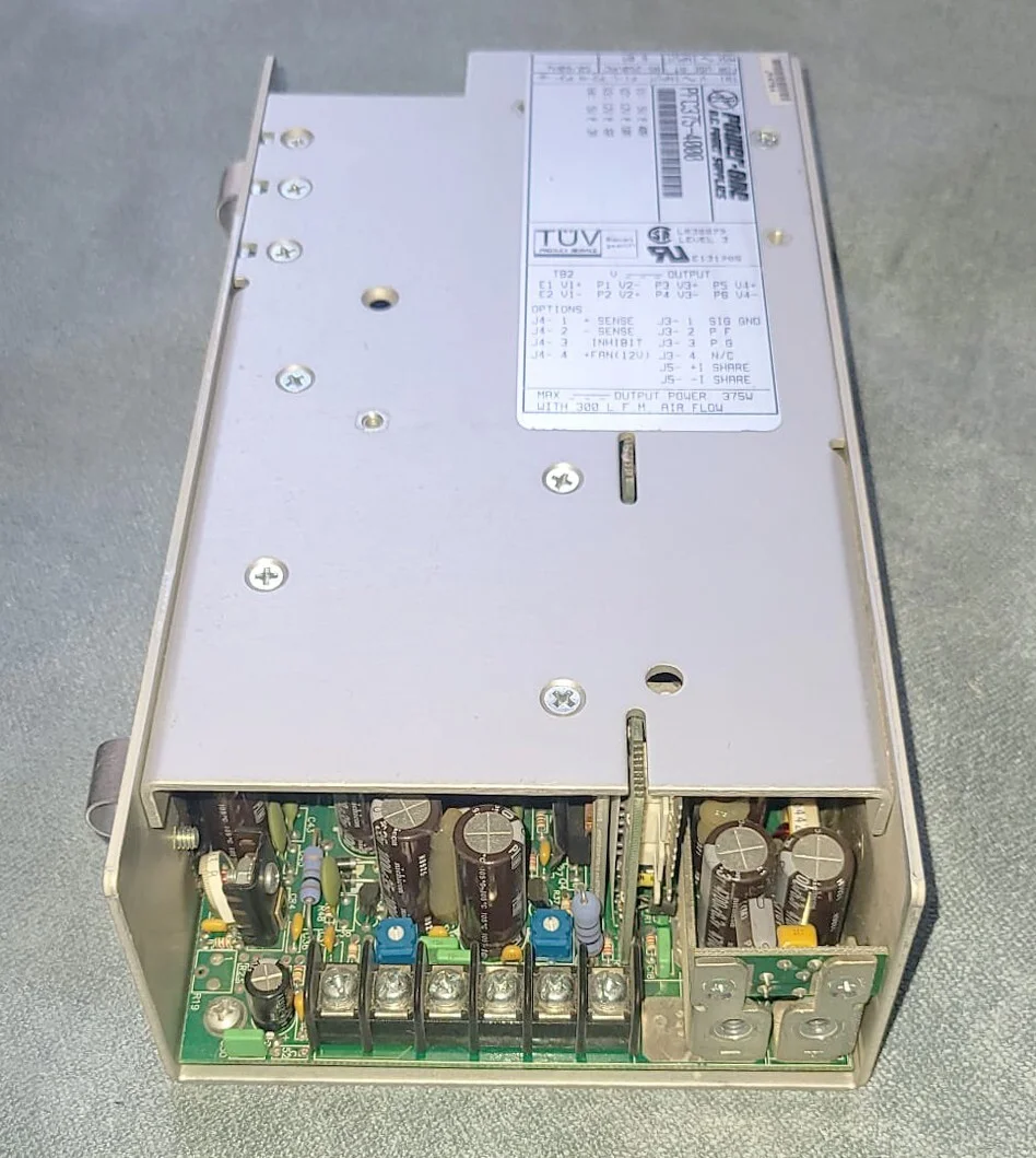 Power One PFC375-4000 Netzteil – Vorderansicht
