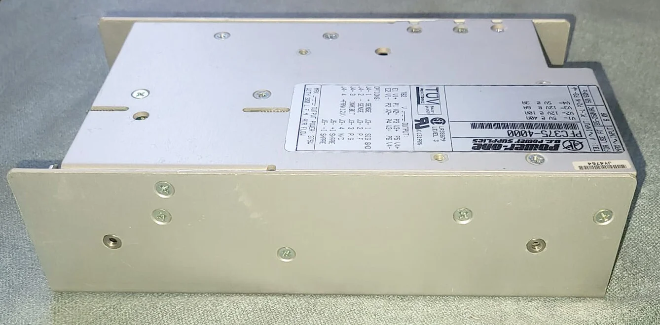 Power One PFC375-4000 Netzteil – Vorderansicht