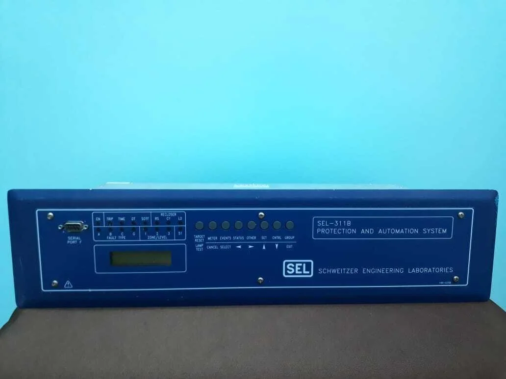 Schweitzer SEL-311B Schutz- und Automatisierungsrelais 0311B00324213XX – Vorderansicht