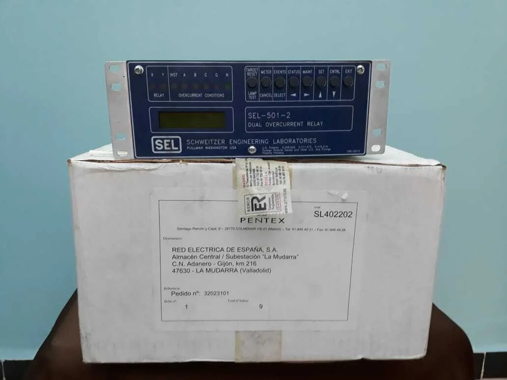 Schweitzer SEL-501-2 Überstromschutzrelais 0501203X551XXB – Vorderansicht